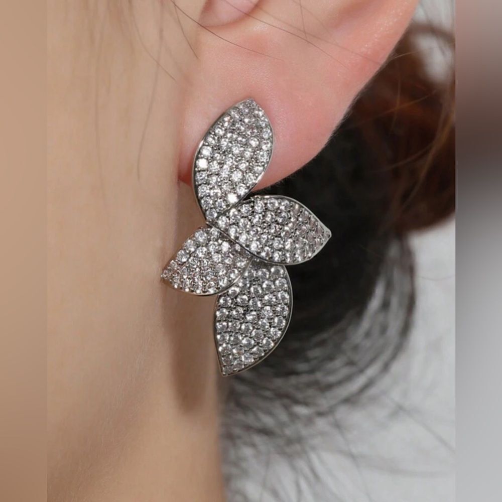 Diamond flower earrings M793